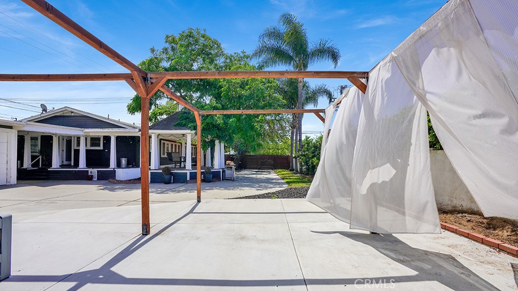 2197 Santa Ana Avenue