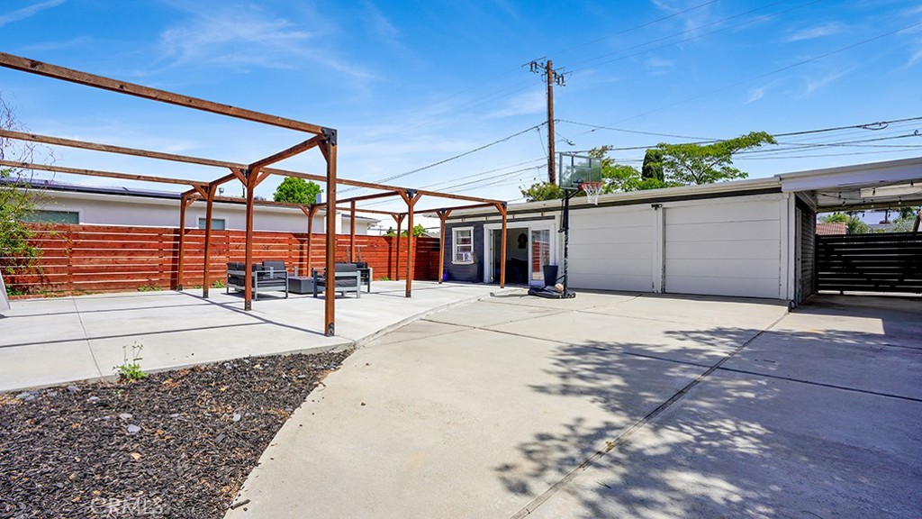 2197 Santa Ana Avenue