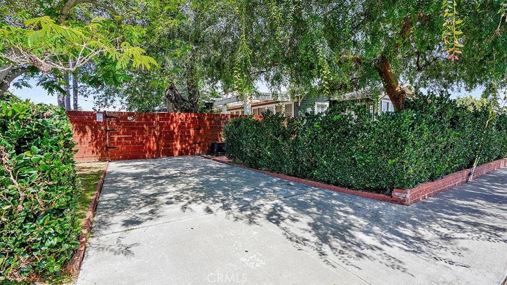 2197 Santa Ana Avenue