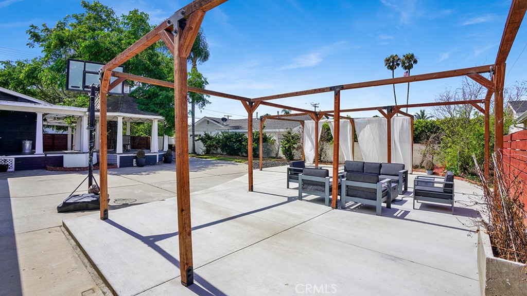 2197 Santa Ana Avenue