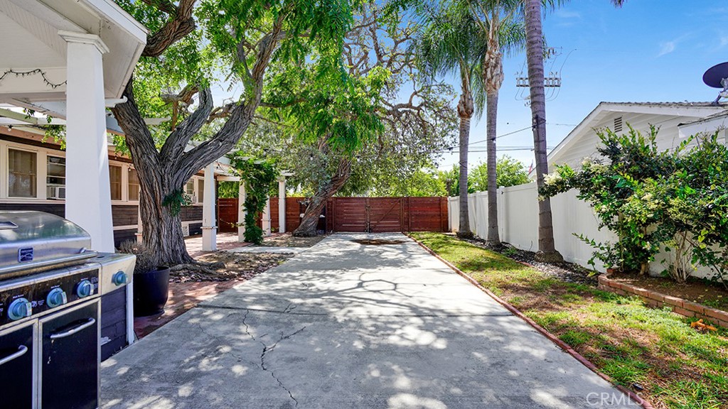 2197 Santa Ana Avenue