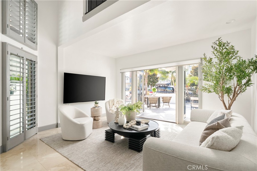 428 Heliotrope Avenue