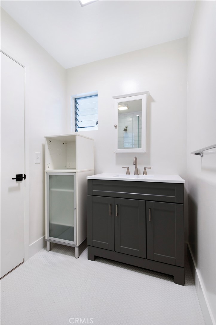 2175 1/2 Tustin Avenue