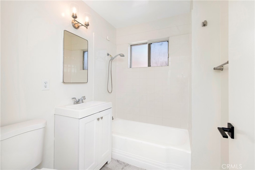 2175 1/2 Tustin Avenue