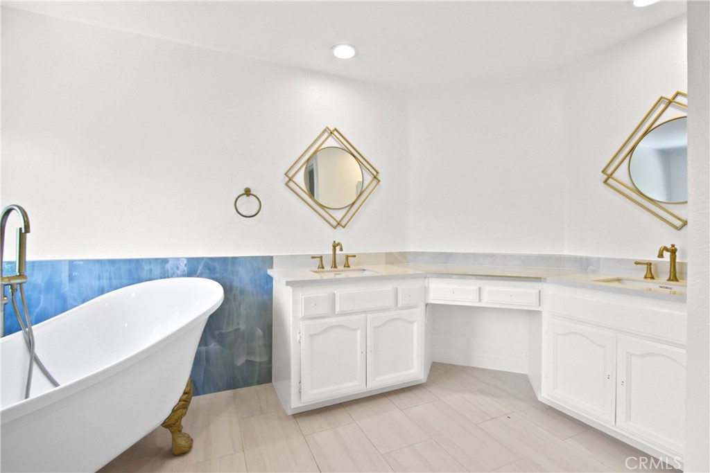 29696 Michelis Street