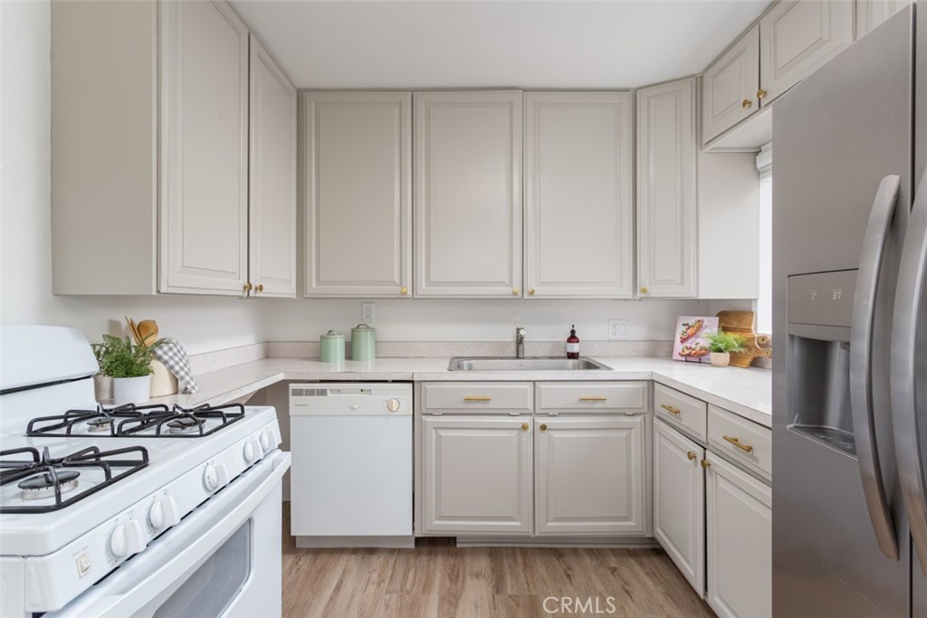 2060 Monrovia Avenue