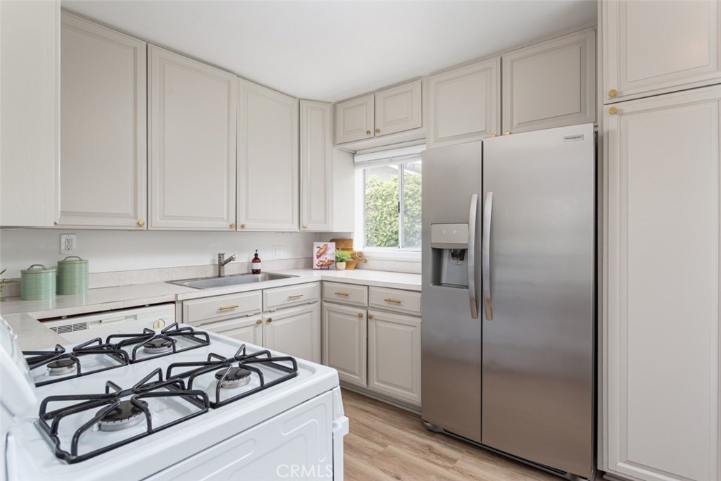 2060 Monrovia Avenue