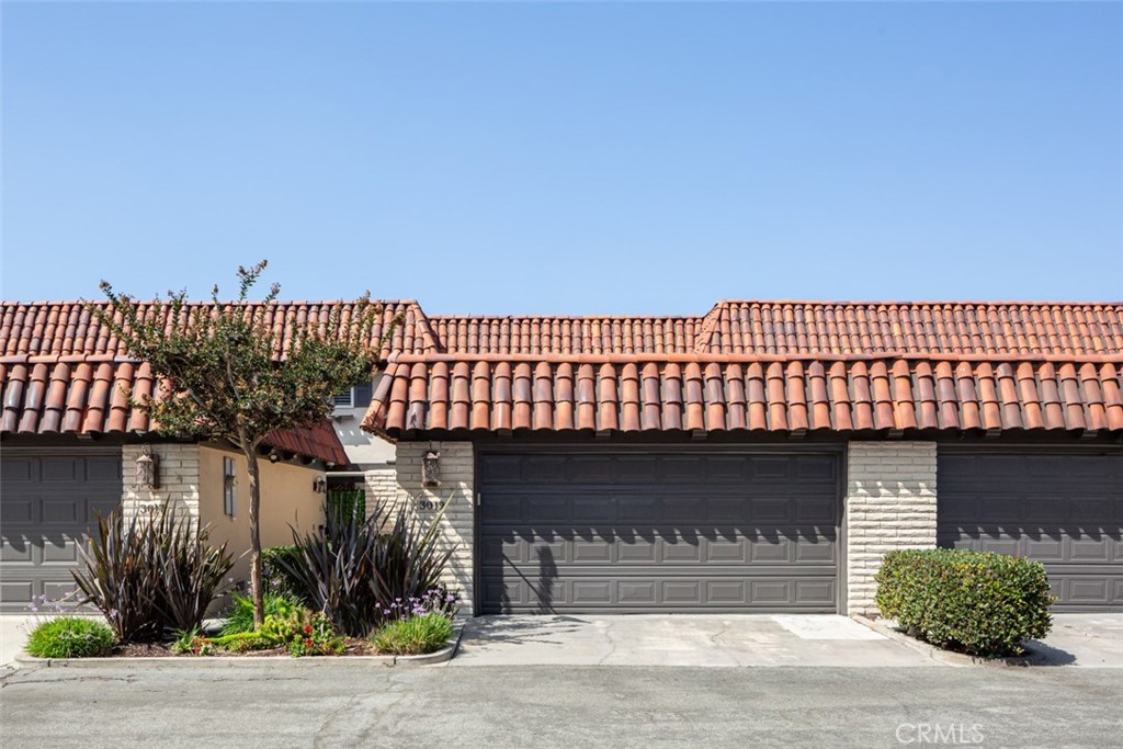 3019 Club House Circle