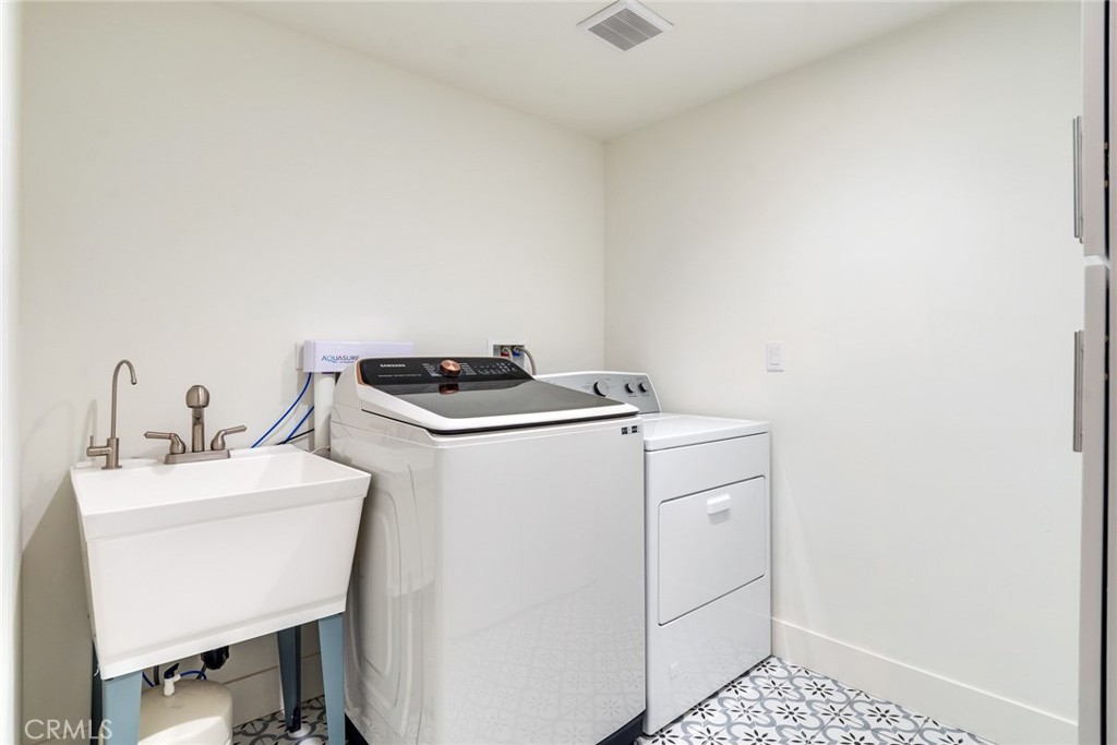 15631 Pacific Street