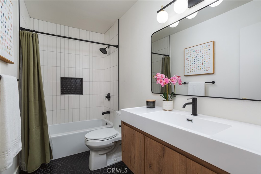 1519 E Van Bibber