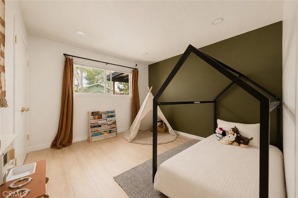 1519 E Van Bibber