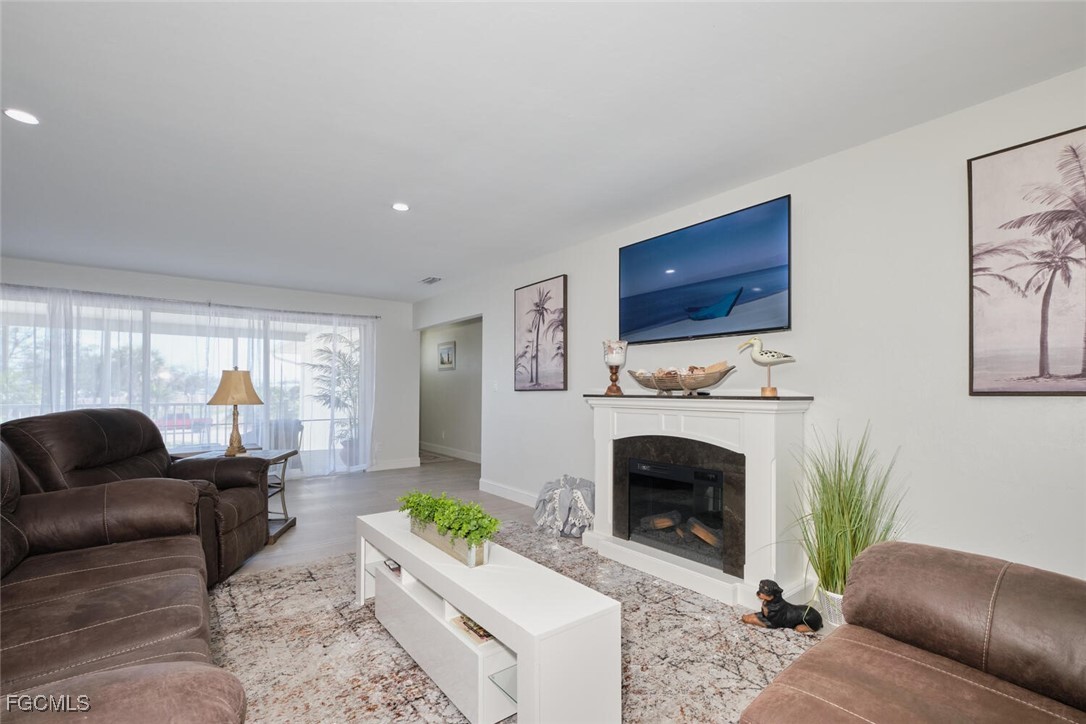 789 San Carlos DR
