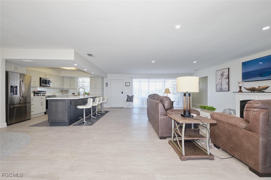 789 San Carlos DR