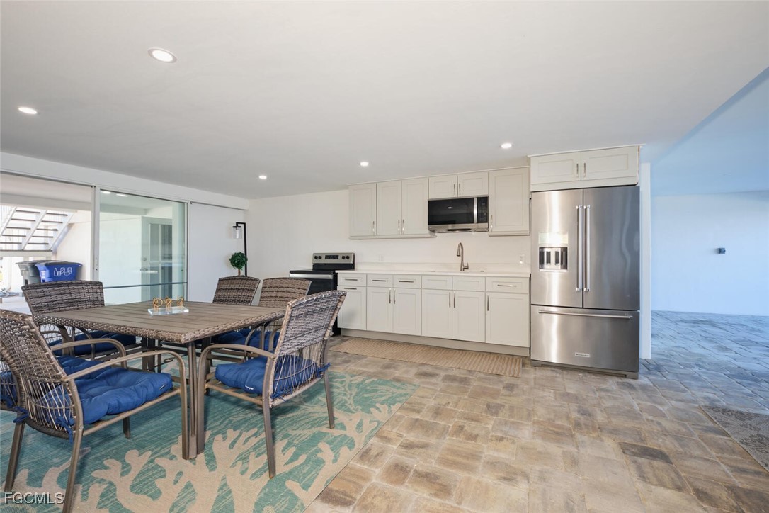 789 San Carlos DR