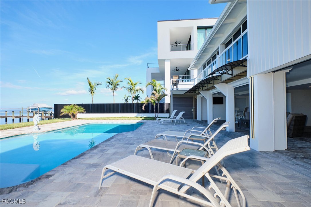 789 San Carlos DR