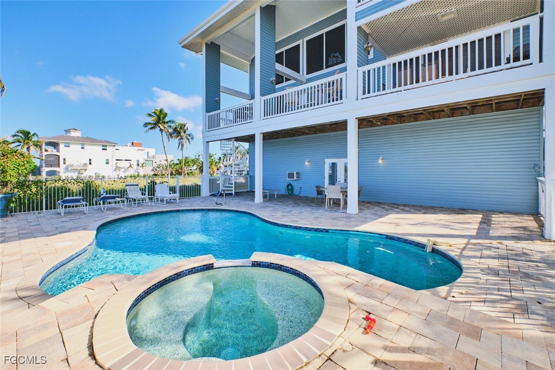 950 San Carlos DR