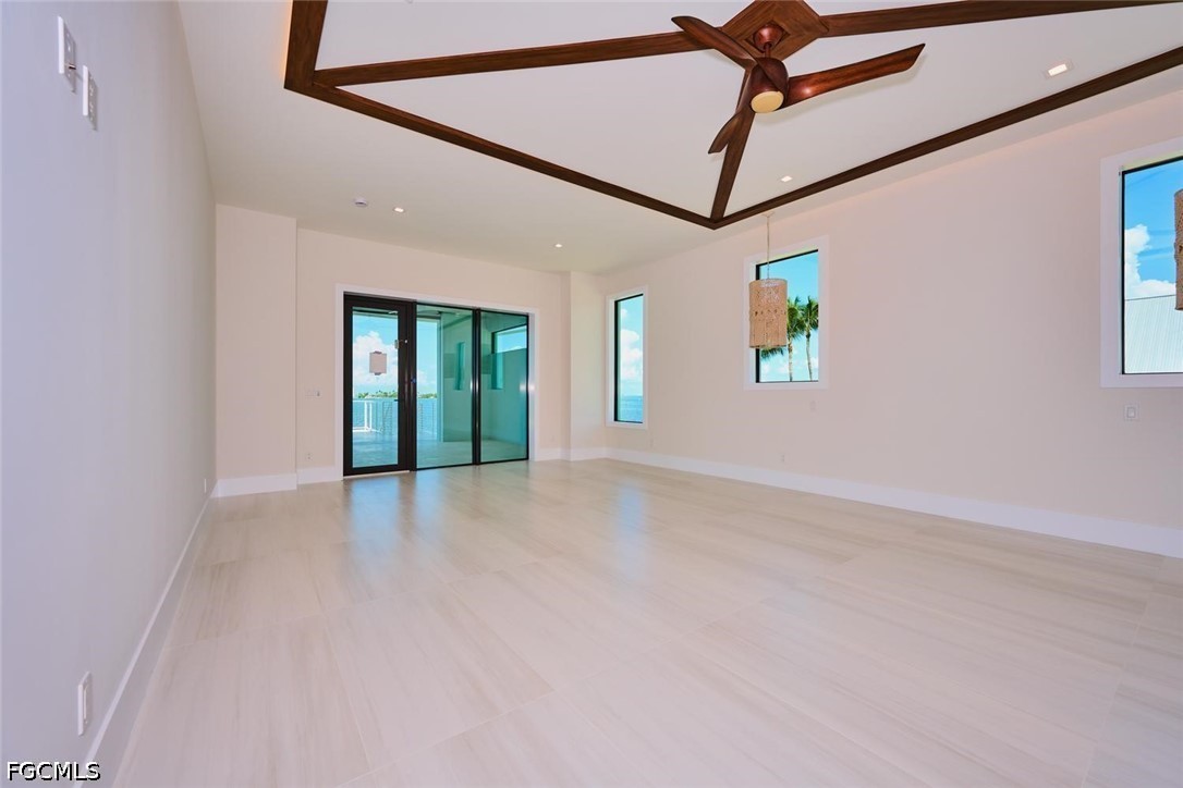 938 San Carlos DR