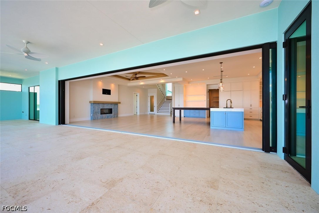938 San Carlos DR