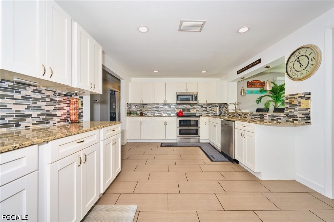 2212 Crystal DR