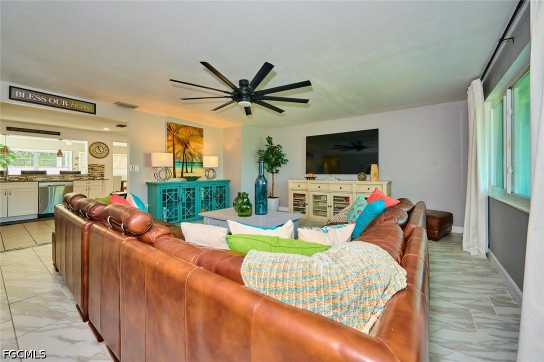 2212 Crystal DR
