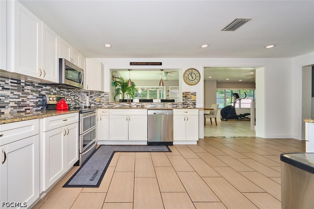 2212 Crystal DR
