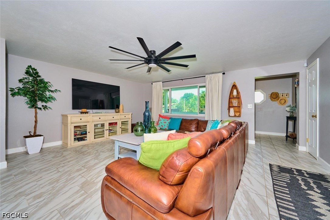 2212 Crystal DR