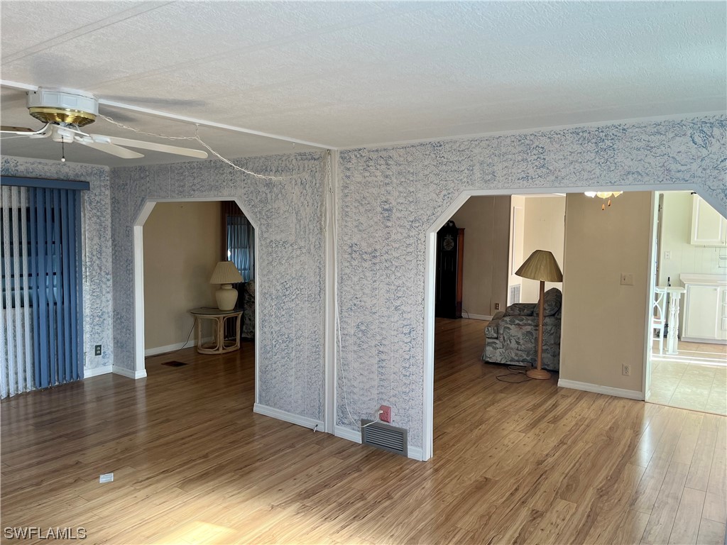 203 Cobblestone LN
