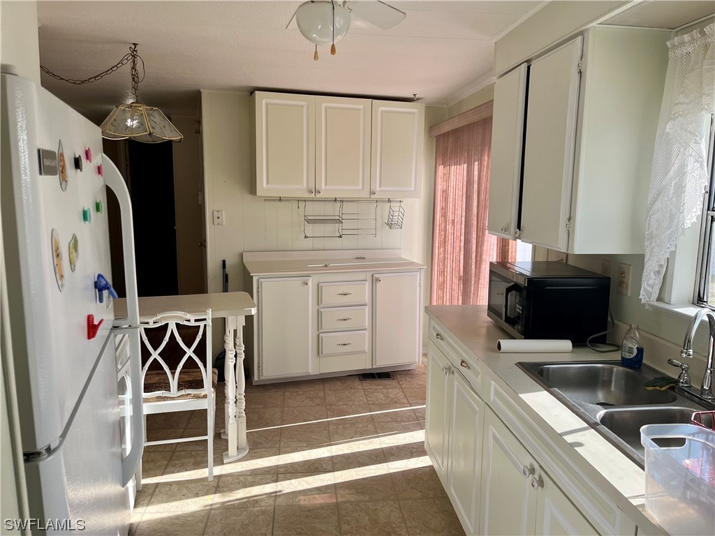 203 Cobblestone LN