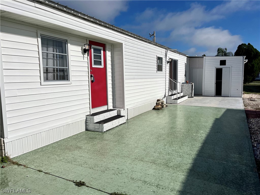 203 Cobblestone LN