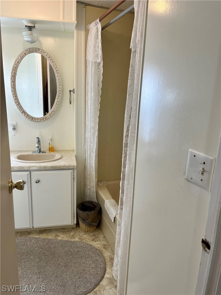 203 Cobblestone LN