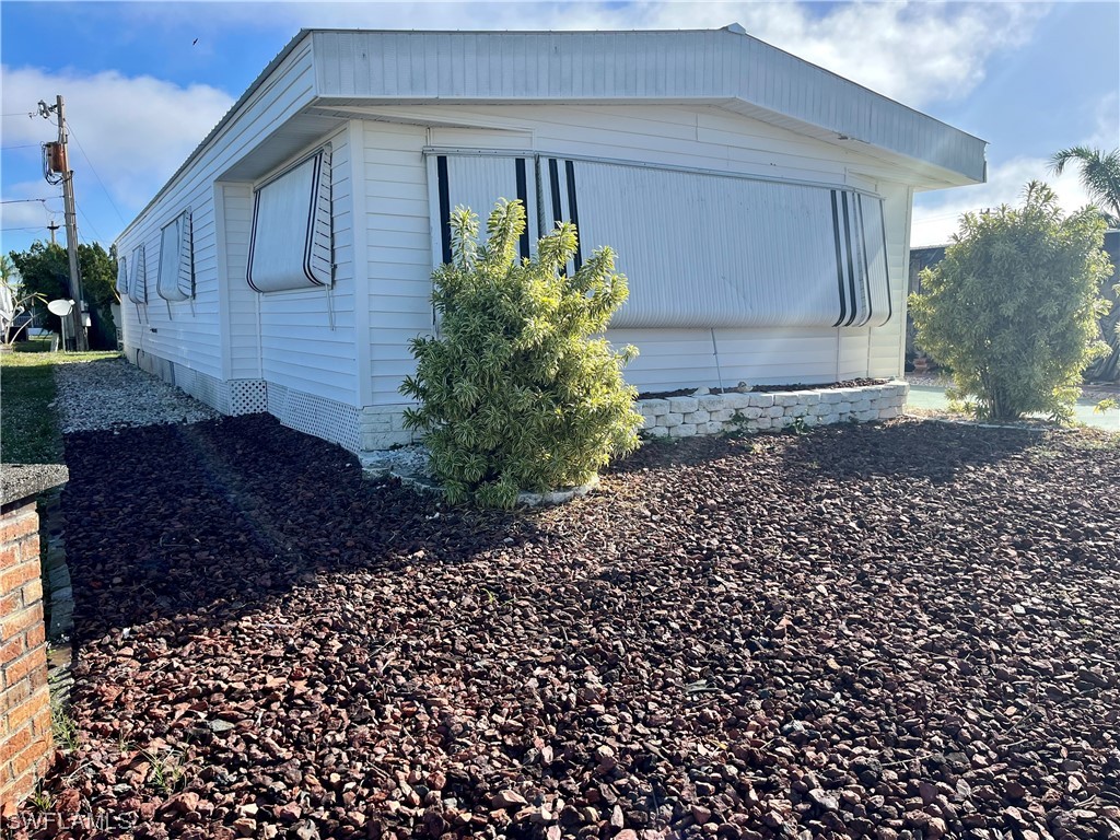 203 Cobblestone LN