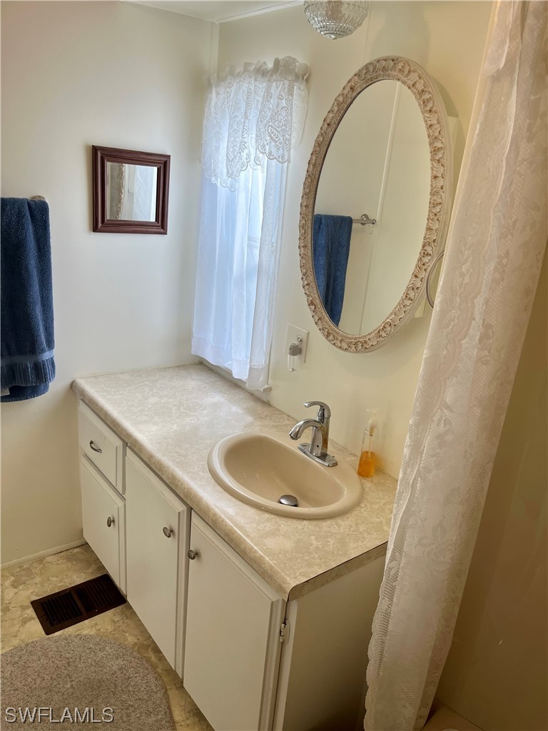 203 Cobblestone LN