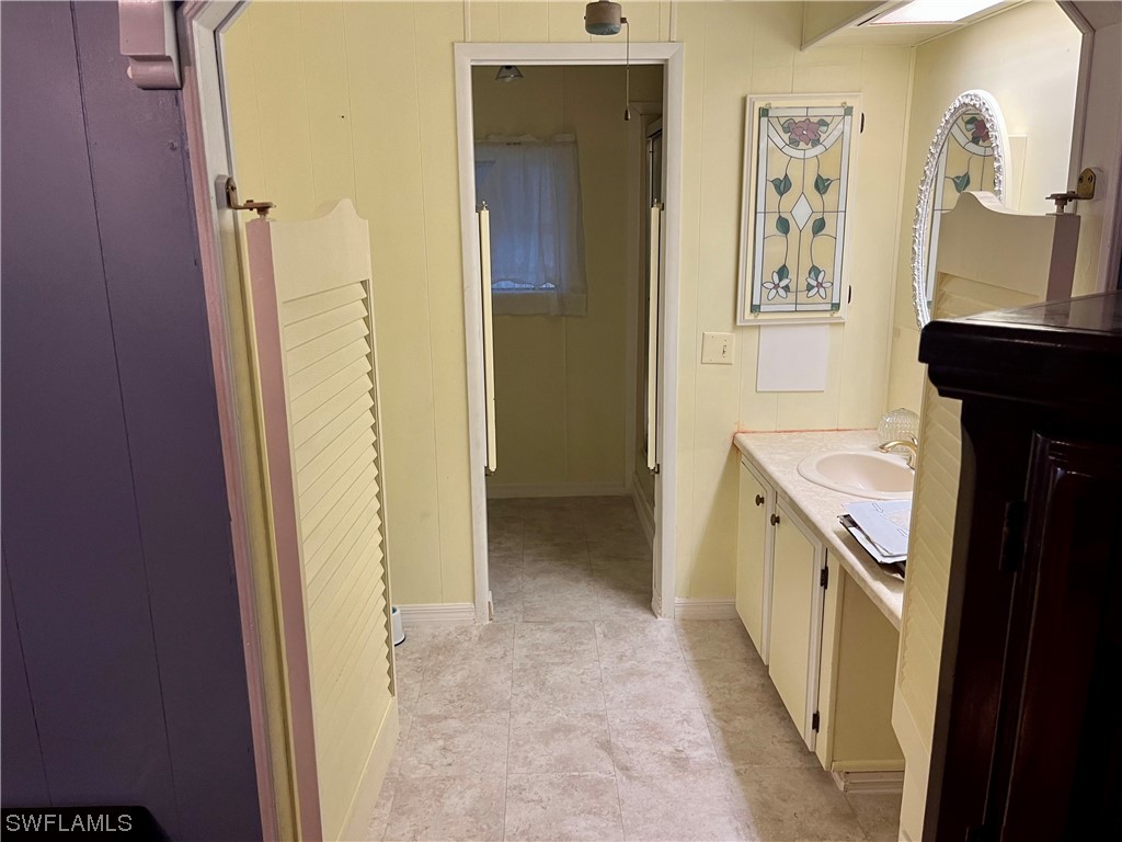 203 Cobblestone LN