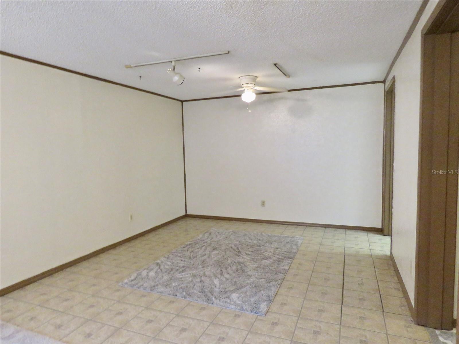 323 RUBY AVE