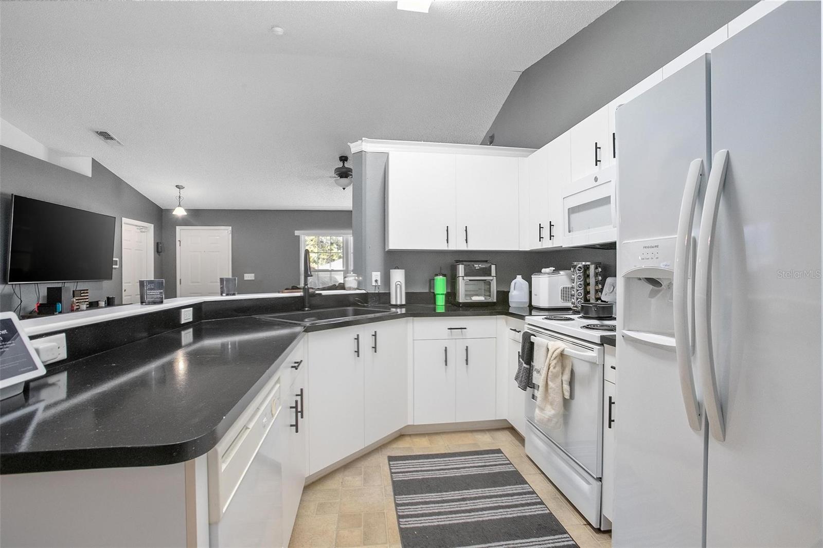 433 LANCASTER AVE