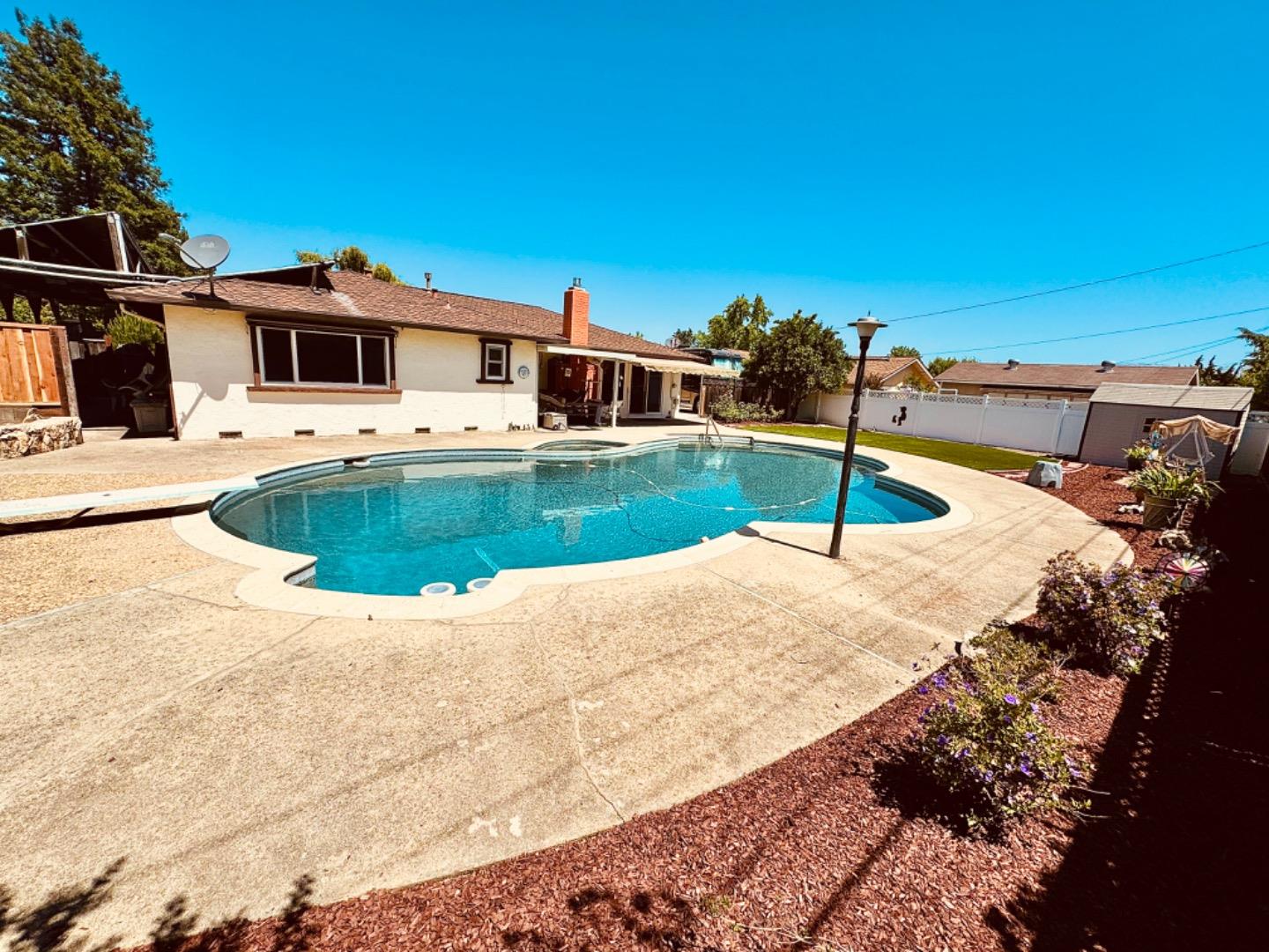 820 Encino DR