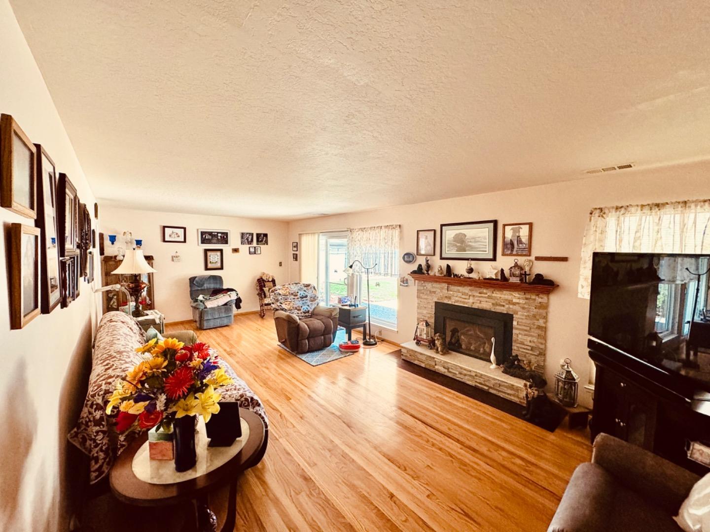 820 Encino DR