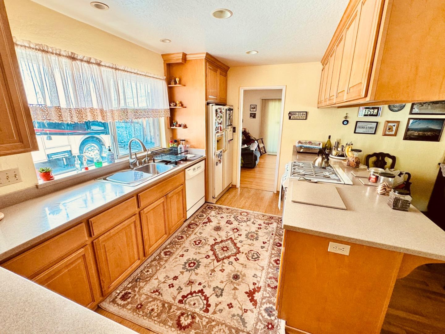 820 Encino DR