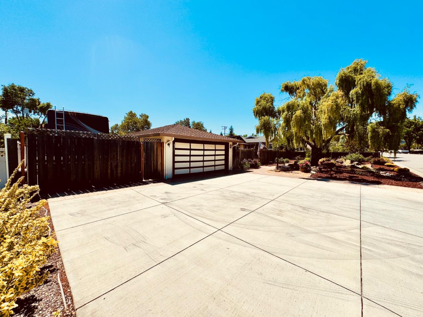 820 Encino DR