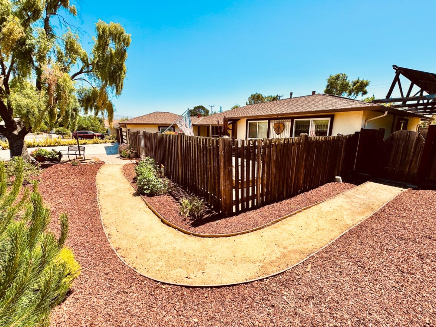 820 Encino DR