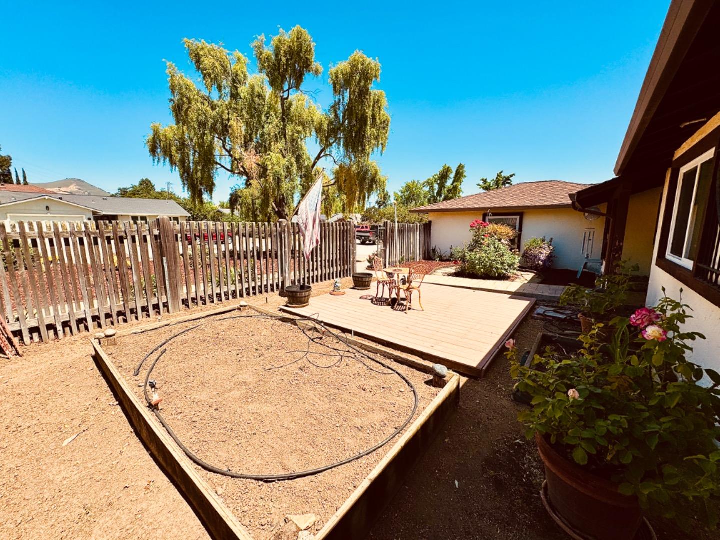 820 Encino DR