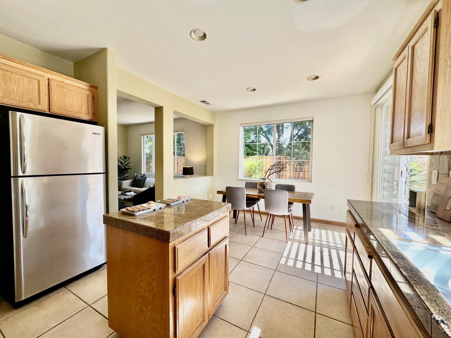 2195 Kingsbury CIR