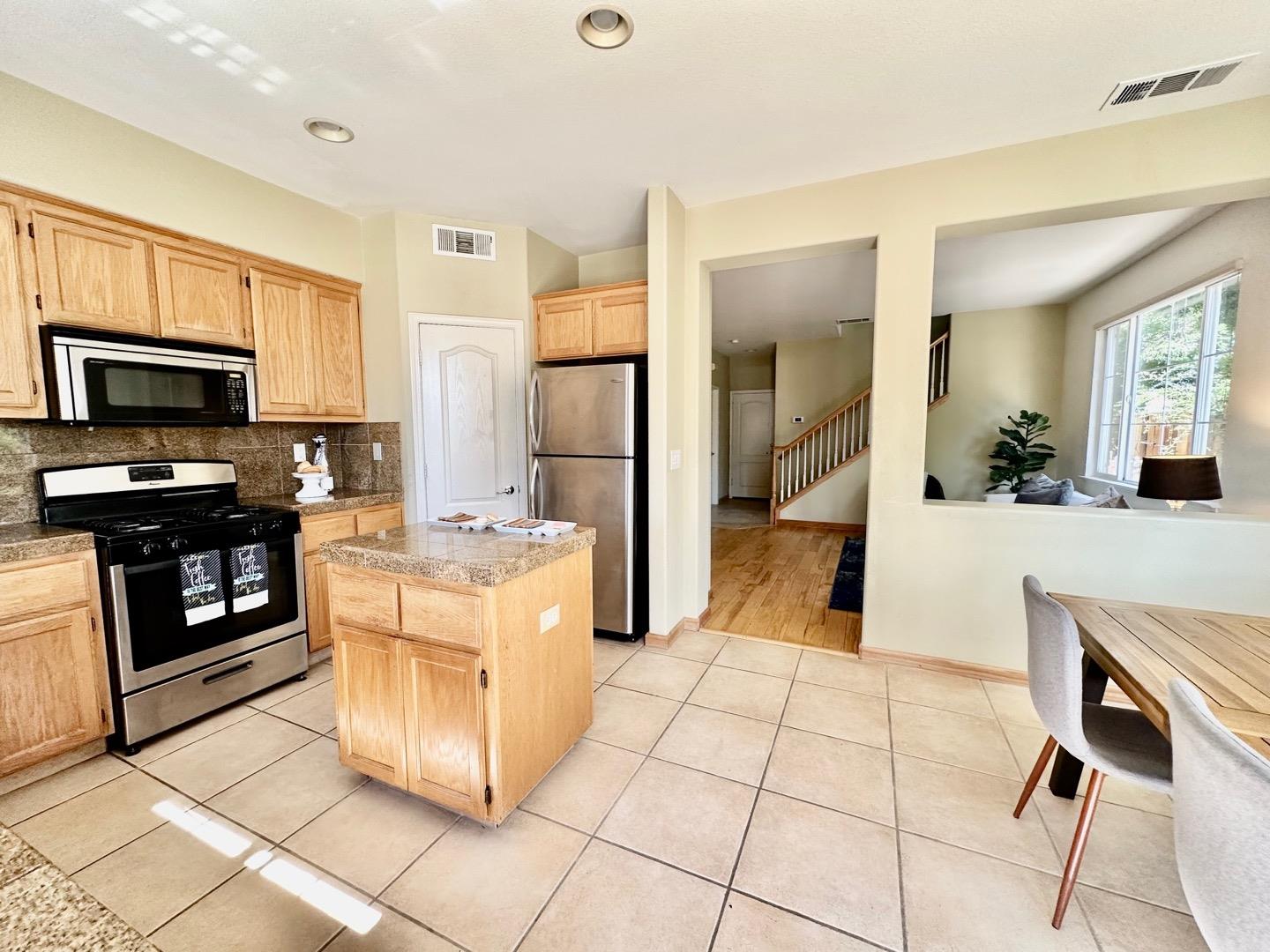 2195 Kingsbury CIR