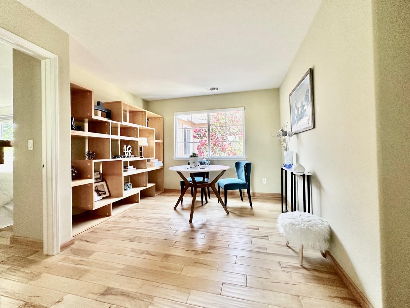 2195 Kingsbury CIR
