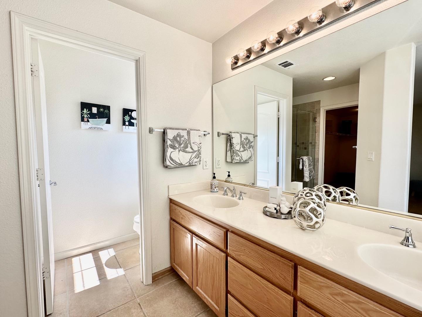 2195 Kingsbury CIR