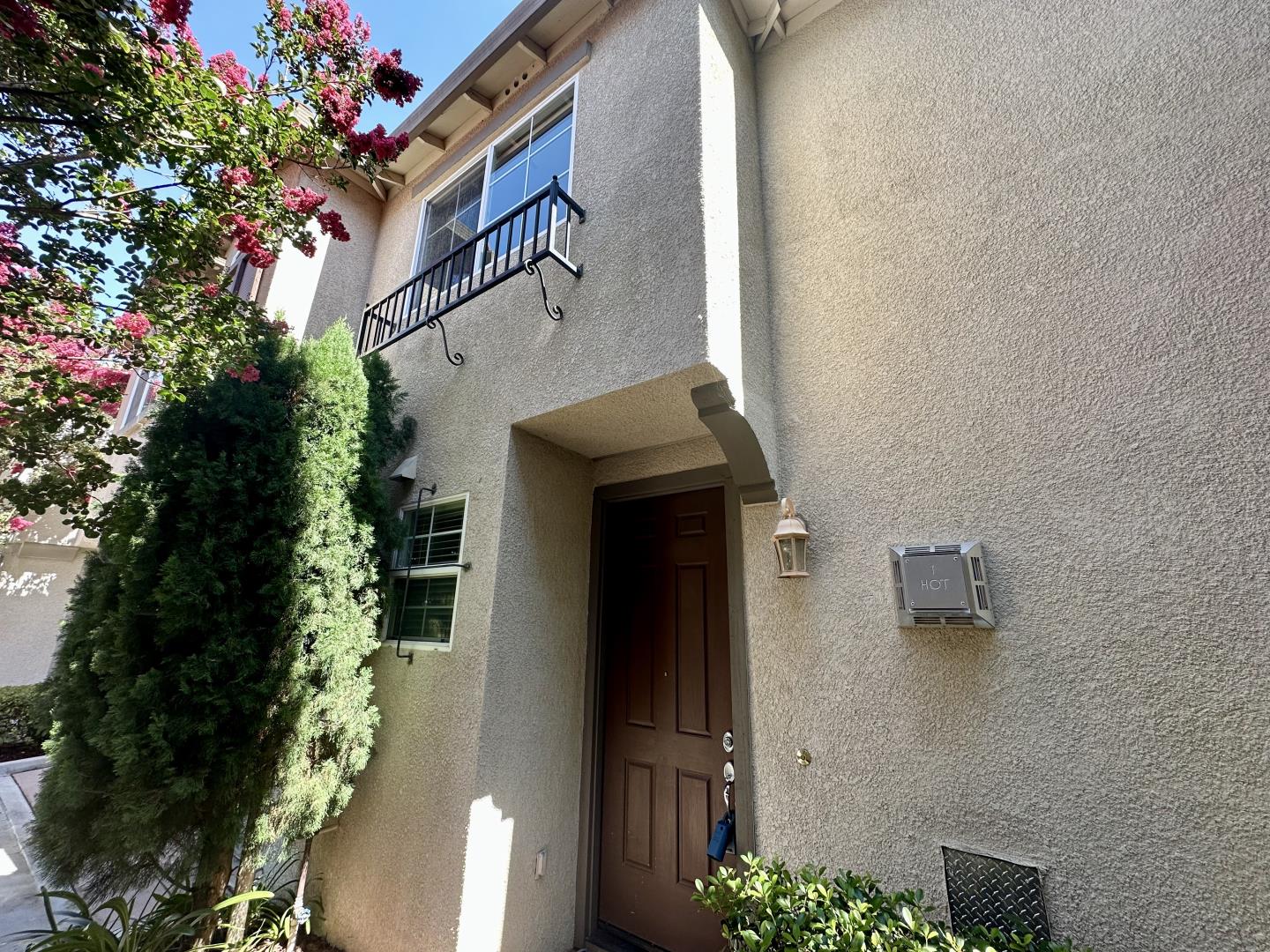 2195 Kingsbury CIR