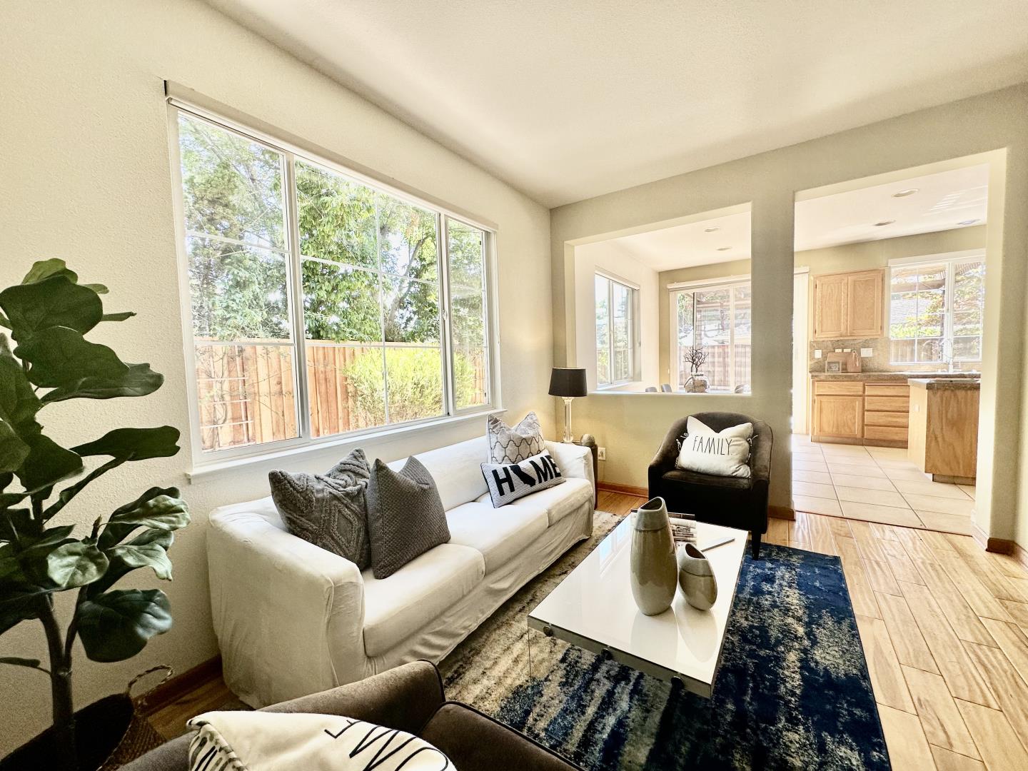 2195 Kingsbury CIR
