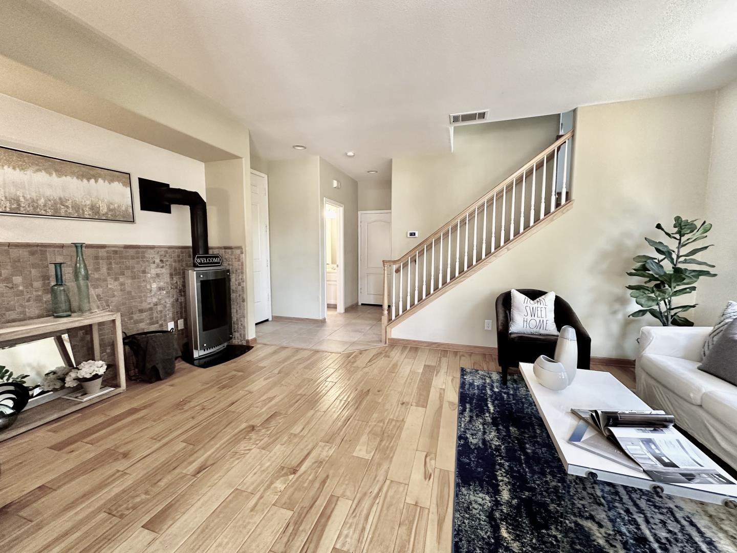 2195 Kingsbury CIR