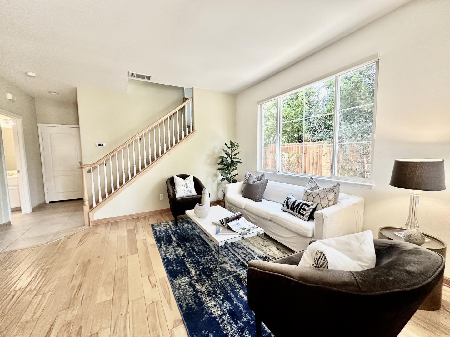 2195 Kingsbury CIR