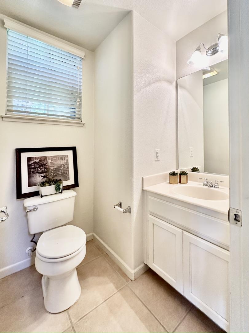 2195 Kingsbury CIR